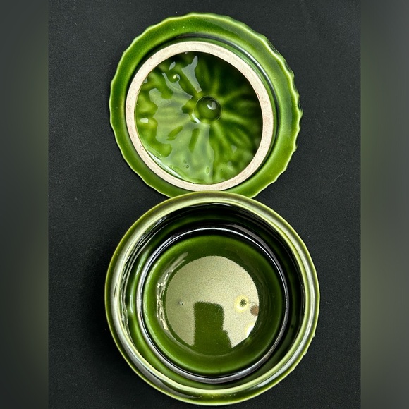 Vintage Enesco Green Poinsettia Christmas Bowl with Lid Sugar/Candy/Cookie/Nut - Picture 3 of 8